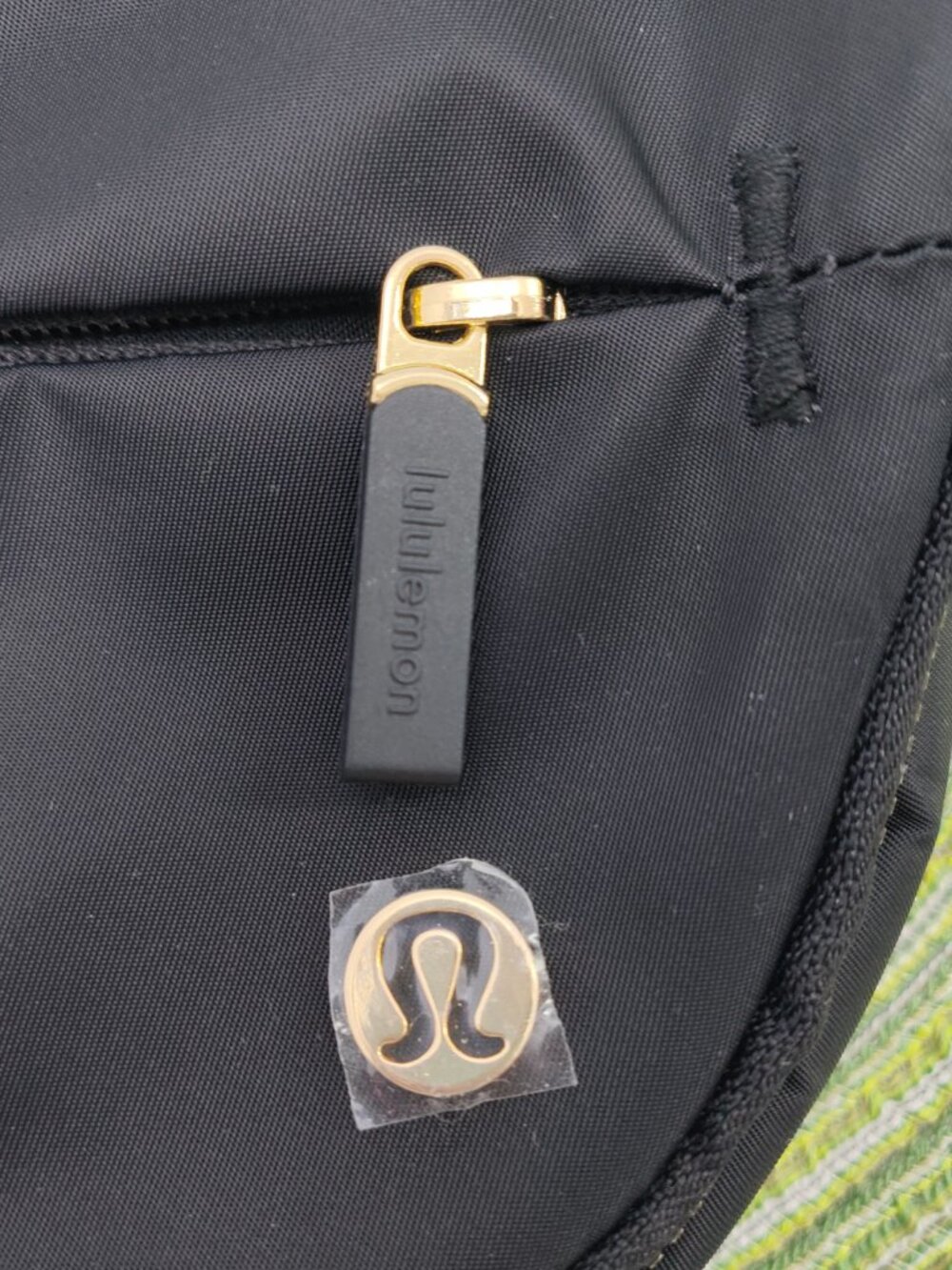✅✅Lululemon - All Night Festival Bag - Micro 2L - Black/Gold - Picture 6 of 8